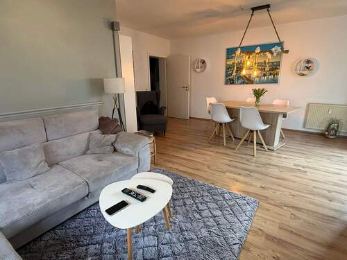 Wohnzimmer 1.jpeg - 3 Zimmer Etagenwohnung in Darmstadt