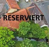 HISTORISCHER DREISEITHOF AN DER BAUNA SUCHT NEUEN EIGENTÜMER - Baunatal / Kirchbauna