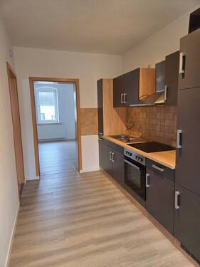 20250731_155033.jpg - renovierte 3-Raum-Wohnung im 1. OG mit Einbauküche und Stellplatz