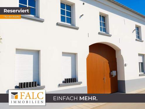 Eingangstor - Vierkanthof mit Blick auf Wiesen und Felder