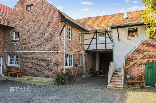 Haupthaus - Bauernhaus, Landhaus mit 275,00 m&sup2; in Linnich zum Kaufen
