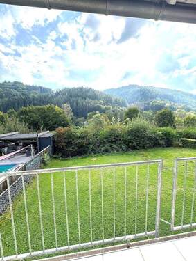 UHUO4628.JPG - 3-Zimmerwohnung im Erdgeschoss im 3 Familienhaus mit überdachtem Balkon