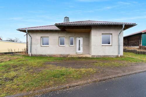 Straßenansicht - 4 Zimmer Bungalow zum Kaufen in Dahlem