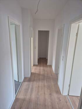 Flur 1.jpg - Sanierte 3-Zimmer Wohnung in Bremen- Ellener Feld