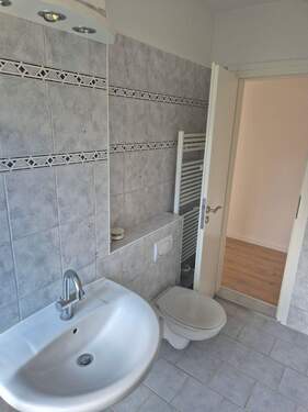 Bad 2.jpg - 3 Zimmer Etagenwohnung zur Miete in Bremen