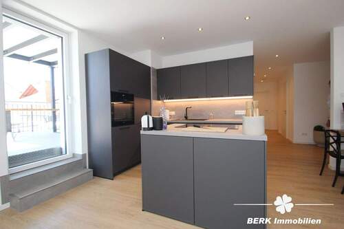 Flur - Etagenwohnung mit 113,00 m&sup2; in Hösbach zur Miete