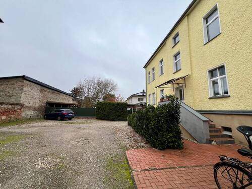 Haus- und Hofansicht - 3 Zimmer Etagenwohnung zur Miete in Oranienburg
