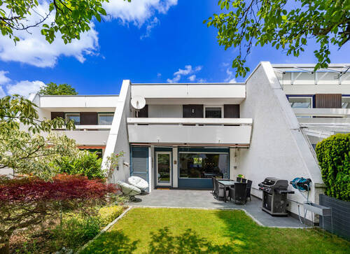 Terrasse mit Garten - MODERNISIERTES REIHENMITTELHAUS MIT TERRASSE, GARTEN, SAUNA & GARAGE IN HAAR