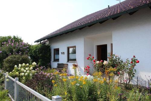 Außenansicht - 8 Zimmer Einfamilienhaus zum Kaufen in Schöllnach
