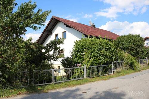 v. Straßenseite aus - Einfamilienhaus mit 240,00 m² in Schöllnach zum Kaufen