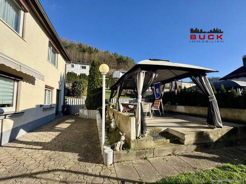 Hausansicht mit Terrasse - Doppelhaushälfte mit 110,00 m² in Geislingen an der Steige zum Kaufen