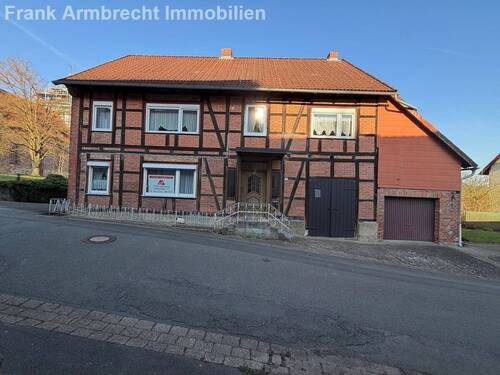 Straßenansicht - Zweifamilienhaus in Willershausen zu verkaufen.