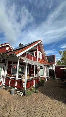 Vorderansicht mit Veranda - 4 Zimmer Einfamilienhaus zur Miete in Schöneck