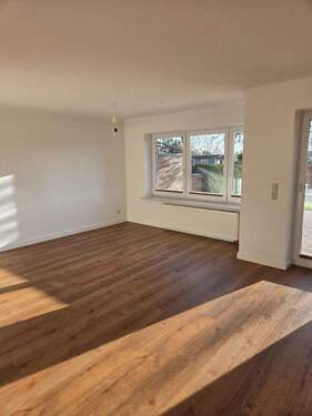 Wohnzimmer (auch Terrassentür) - 