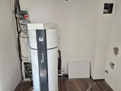 Abstellraum mit Waschmaschinenanschluss - 