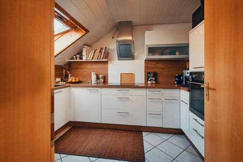 Küche mit Einbauküche - 