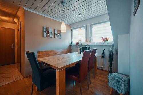 Eingangsbereich mit Essbereich - 