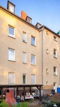 Ansicht Hof - Helle 3-Zimmer-Wohnung mit Einbauküche und Gartenmitbenutzung in Weißenfels