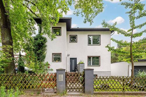 Straßenansicht - Eigentumswohnung mit eigenem Garten am Steinbergpark