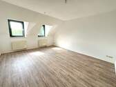 Wohnzimmer - 3 Zimmer Etagenwohnung zur Miete in Chemnitz