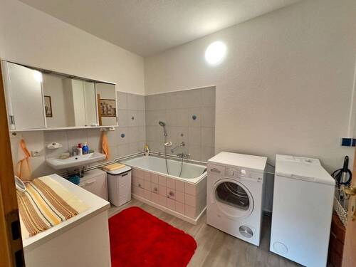 Bad mit Wanne - 