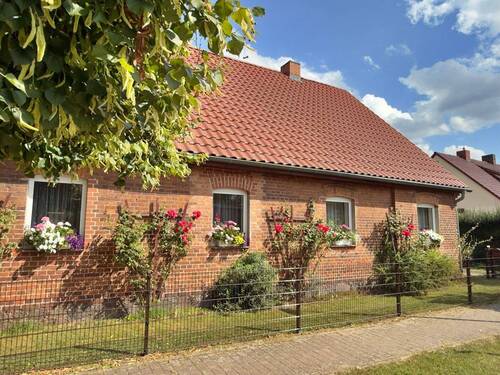 Bild 1 - Top saniertes Bauernhaus mit Garagen und Nebengebäude auf großem Grst. mit Obstbäumen