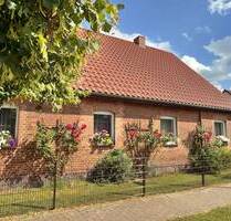 Top saniertes Bauernhaus mit Garagen und Nebengebäude auf großem Grst. mit Obstbäumen - Prädikow Möglin