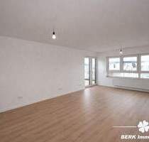 BERK Immobilien - Exklusives Wohnen mit eigenem Gartenbereich - TOP-sanierte 4-Zimmerwohnung - Sulzbach am Main