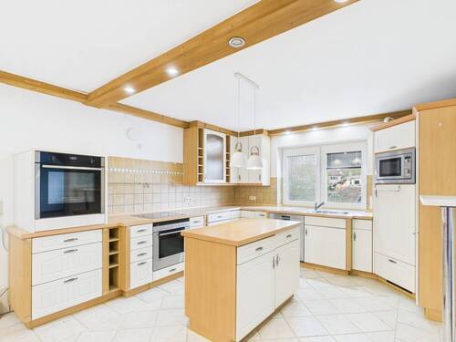 Küche - Einfamilienhaus mit 218,10 m&sup2; in Rentweinsdorf zum Kaufen