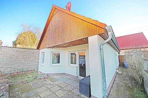 Hausansicht / Grundstücksseite - 