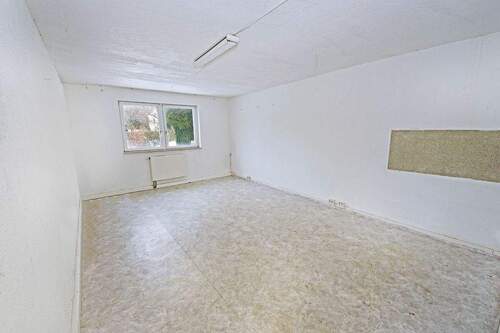 großer Raum im Nebengelass - 