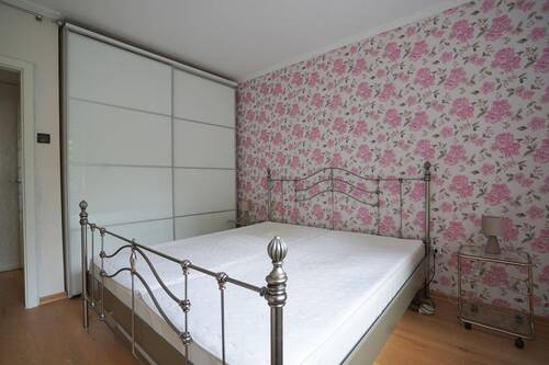 ...mit großem Einbauschrank - 