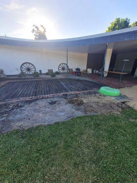 Freisitz mit Pool - 