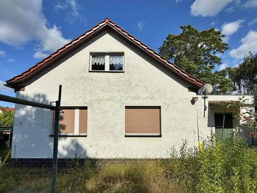 Bild 1 - Kleines Einfamilienhaus mit Garage auf schönem Grundstück in Panketal bei Berlin
