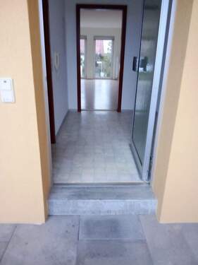 Eingangsbereich_-_Flur[1].jpg - 1 Zimmer Etagenwohnung in Würzburg