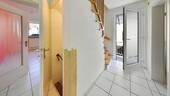 Flur_Treppe_EG - 6 Zimmer Einfamilienhaus zum Kaufen in Neustadt