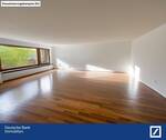 Wohnzimmer, Modernisierungsbeispiel - Charmantes Einfamilienhaus als Bungalow mit tollem Eckgrundstück