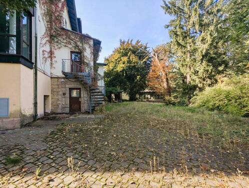 Garten mit Parkflächen - 1 Zimmer Mehrfamilienhaus, Wohnhaus zum Kaufen in Gohrisch