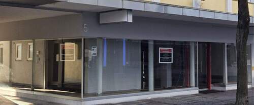 Frontansicht links - Top-Lage in Singen: Moderne, renovierte Gewerbefläche in der Fußgängerzone ab 01.02.2026!