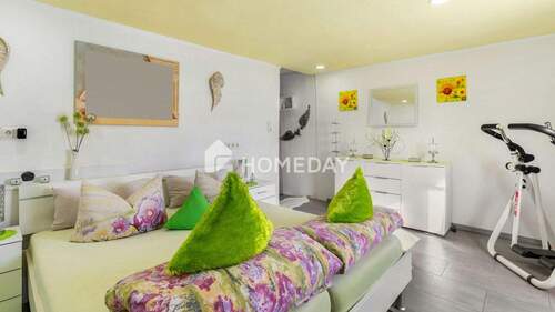 1. OG Schlafzimmer 2 - 