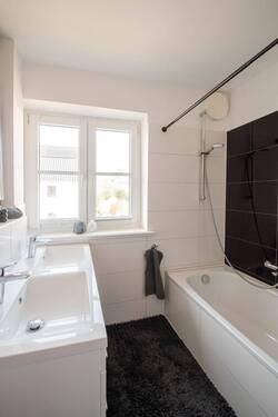 Wannenbad im 1. OG - 