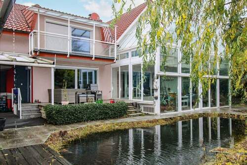 Teich_Wintergarten_Terrasse - Großzügiges 8-Zi. Haus plus Bungalow, Wintergarten, Garage, 2 Carports in Braunschweig Weststadt