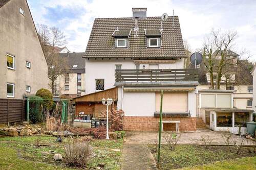 Außenansicht, Gartenseite, mit Anbau und Dachterrasse - 7 Zimmer Mehrfamilienhaus, Wohnhaus zum Kaufen in Iserlohn
