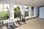 Fitness beim Schwimmbad - 