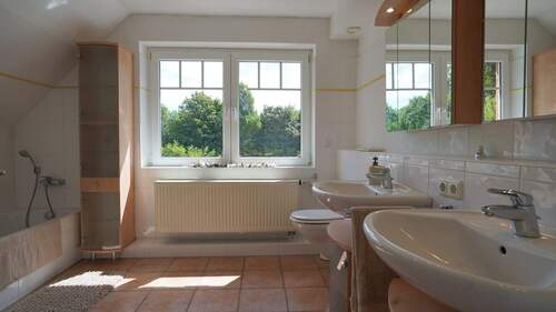 Ihr helles Familienbad mit Fenster... - 