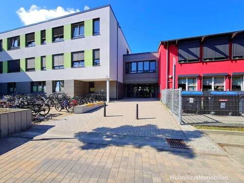 Grundschule ca. 1,5 km entfernt - 