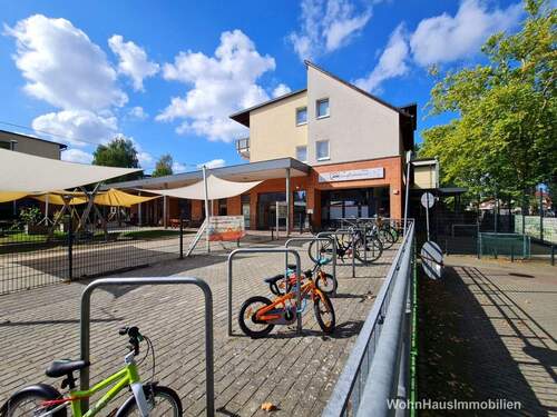 Kita ca. 1,3 km entfernt - 