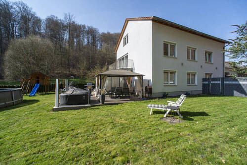 Ansicht mit Garten - Ankommen. Wohlfühlen. Wachsen. - 415.000,00&nbsp;EUR Kaufpreis, ca.&nbsp; 250,00&nbsp;m&sup2;&nbsp;Wohnfl&auml;che