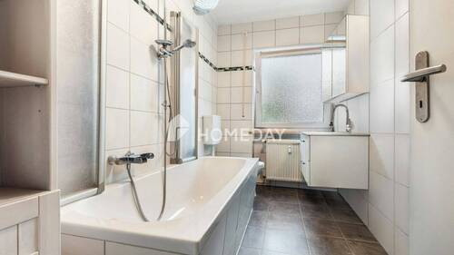 Badezimmer 1-1 - 1 Zimmer Mehrfamilienhaus, Wohnhaus in Roth