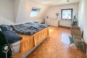 Schlafzimmer 1.OG - Mehrfamilienhaus, Wohnhaus mit 240,00 m&sup2; in Röttenbach zum Kaufen
